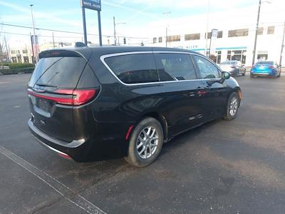 Used 2023 Chrysler Pacifica - photo 1