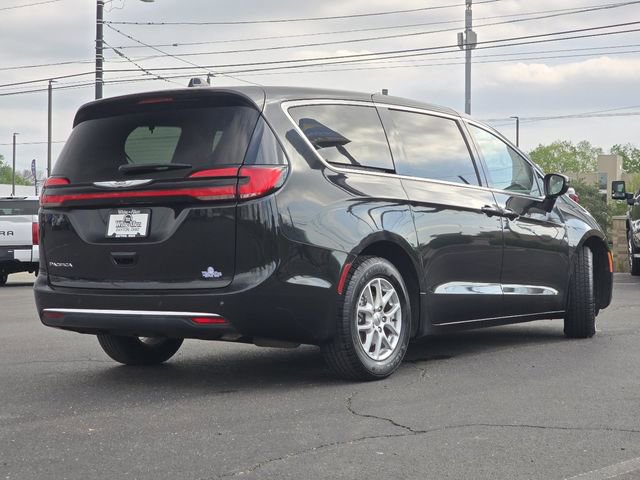 Used 2023 Chrysler Pacifica - photo 2