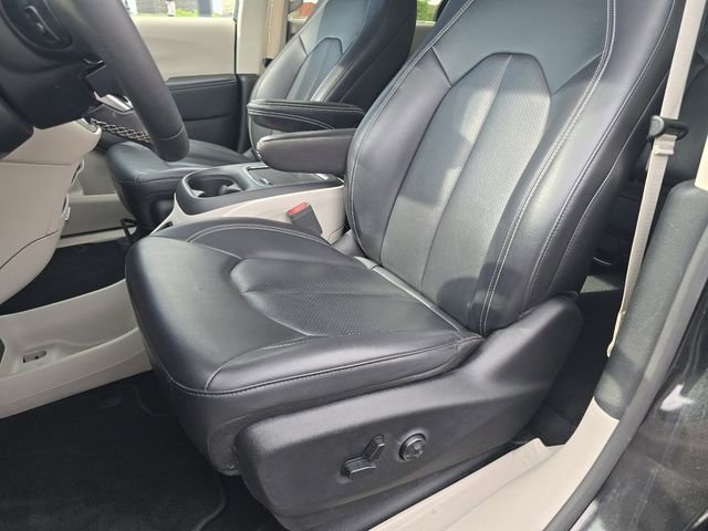 Used 2023 Chrysler Pacifica - photo 31