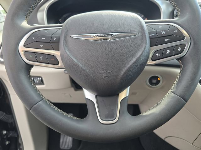 Used 2023 Chrysler Pacifica - photo 33