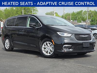 Used 2023 Chrysler Pacifica - photo 1