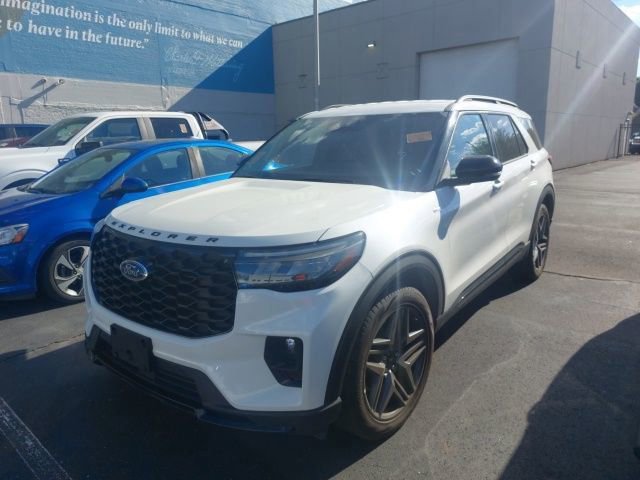 Used 2025 Ford Explorer - photo 6