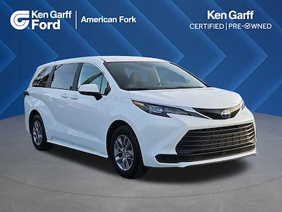 Used 2025 Toyota Sienna - photo 1