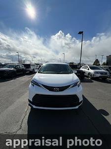 Used 2025 Toyota Sienna - photo 1