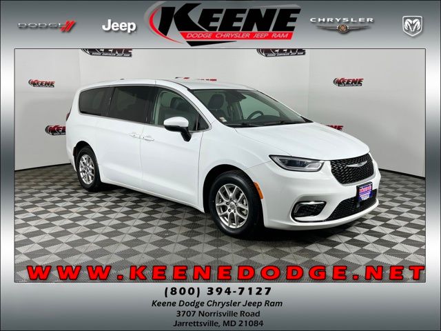 Used 2023 Chrysler Pacifica - photo 1