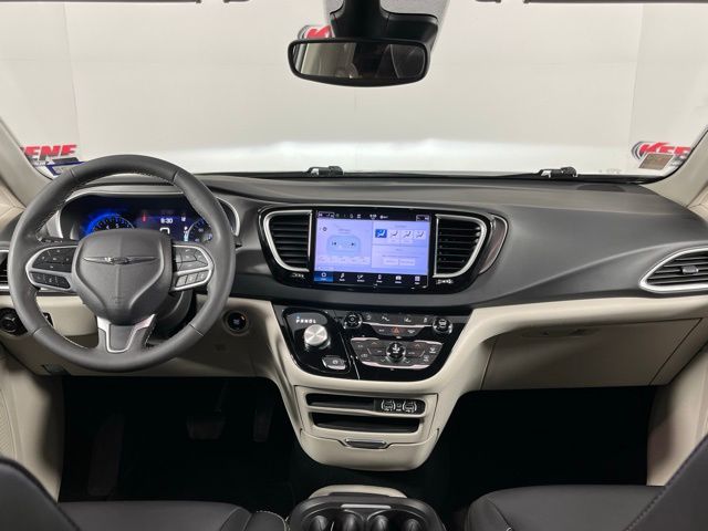 Used 2023 Chrysler Pacifica - photo 14