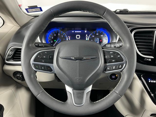 Used 2023 Chrysler Pacifica - photo 15