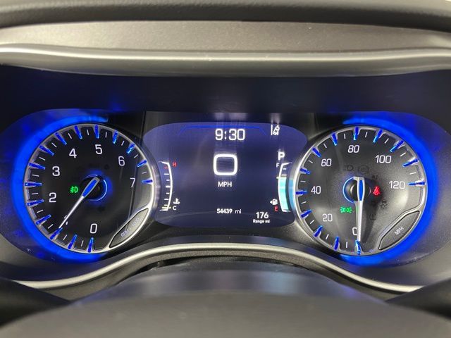 Used 2023 Chrysler Pacifica - photo 18