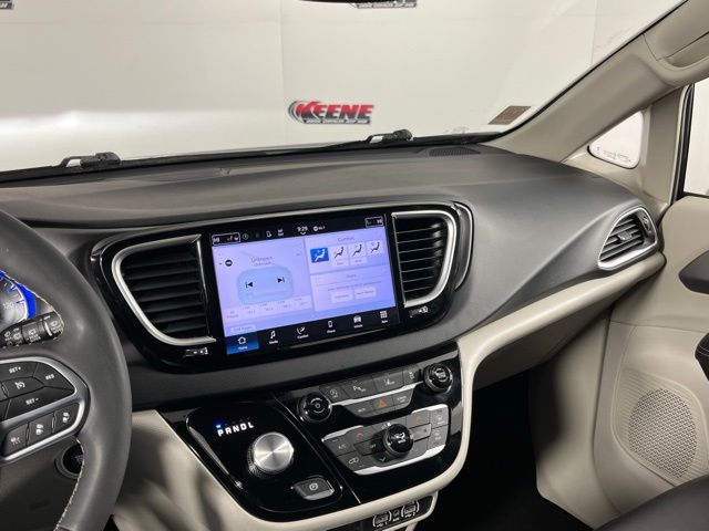 Used 2023 Chrysler Pacifica - photo 21