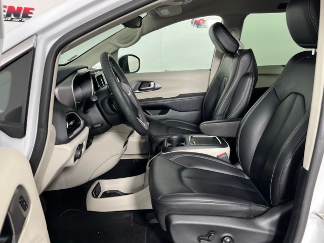 Used 2023 Chrysler Pacifica - photo 25