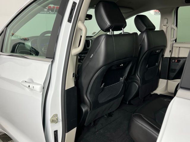 Used 2023 Chrysler Pacifica - photo 26