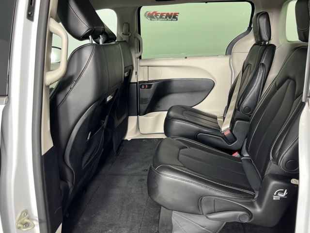 Used 2023 Chrysler Pacifica - photo 27
