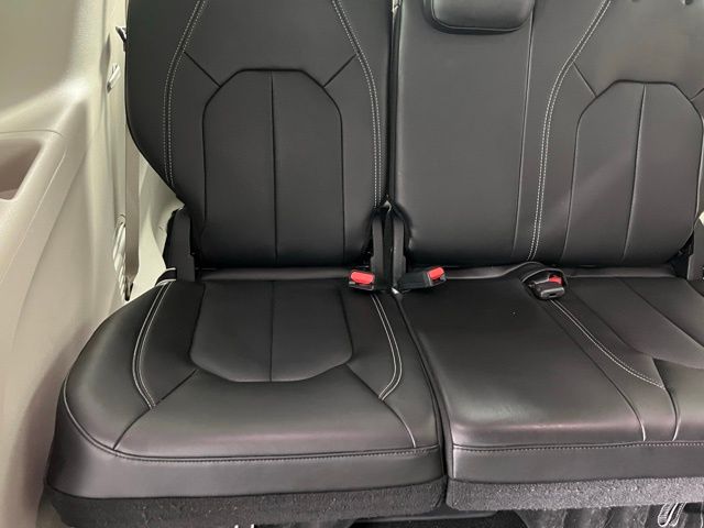 Used 2023 Chrysler Pacifica - photo 32