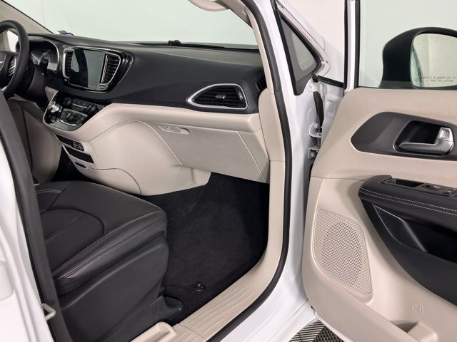 Used 2023 Chrysler Pacifica - photo 36