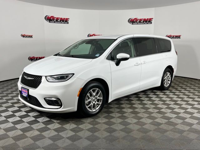 Used 2023 Chrysler Pacifica - photo 7