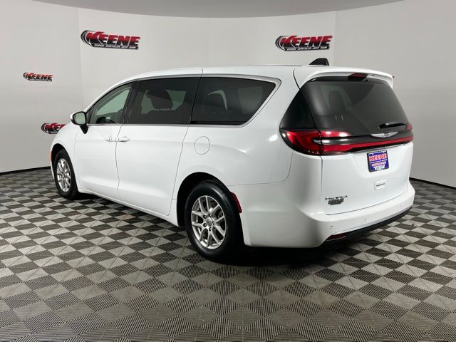 Used 2023 Chrysler Pacifica - photo 8