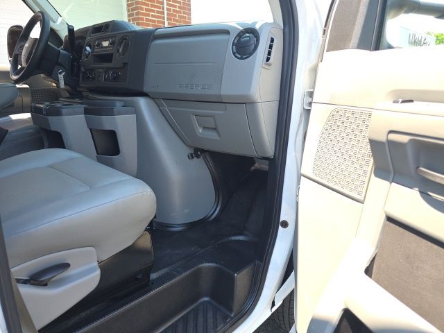 Used 2024 Ford E-350 - photo 19