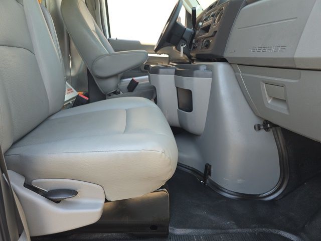 Used 2024 Ford E-350 - photo 20