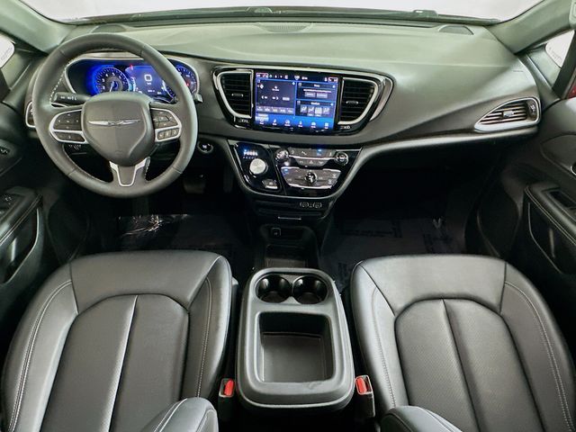 Used 2025 Chrysler Pacifica - photo 15