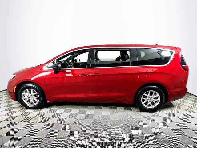 Used 2025 Chrysler Pacifica - photo 8