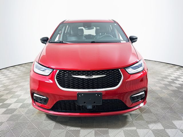 Used 2025 Chrysler Pacifica - photo 10