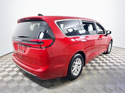 Used 2025 Chrysler Pacifica - photo 2