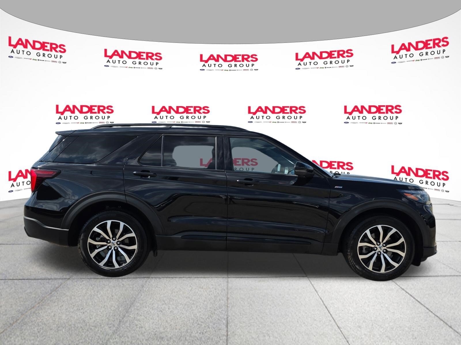 Used 2026 Ford Explorer - photo 2