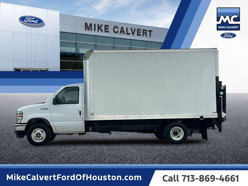 New 2025 Ford E-450 - photo 2