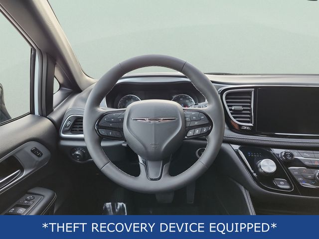 Used 2025 Chrysler Pacifica - photo 19