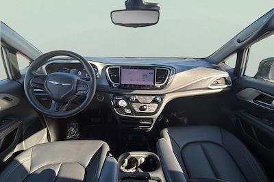 Used 2024 Chrysler Pacifica Select Minivan for sale #8R4564 - photo 2