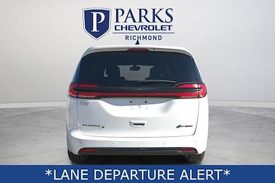 Used 2024 Chrysler Pacifica Select Minivan for sale #8R4564 - photo 2