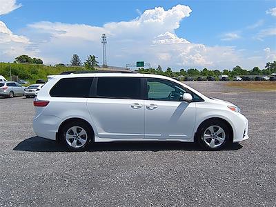 2018 Toyota Sienna 4x2 Minivan for sale #KJ24716A - photo 2