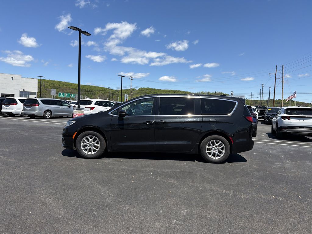 Used 2023 Chrysler Pacifica - photo 13