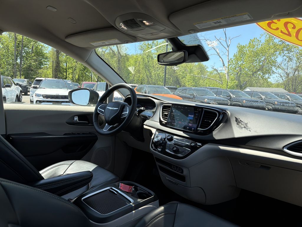 Used 2023 Chrysler Pacifica - photo 14