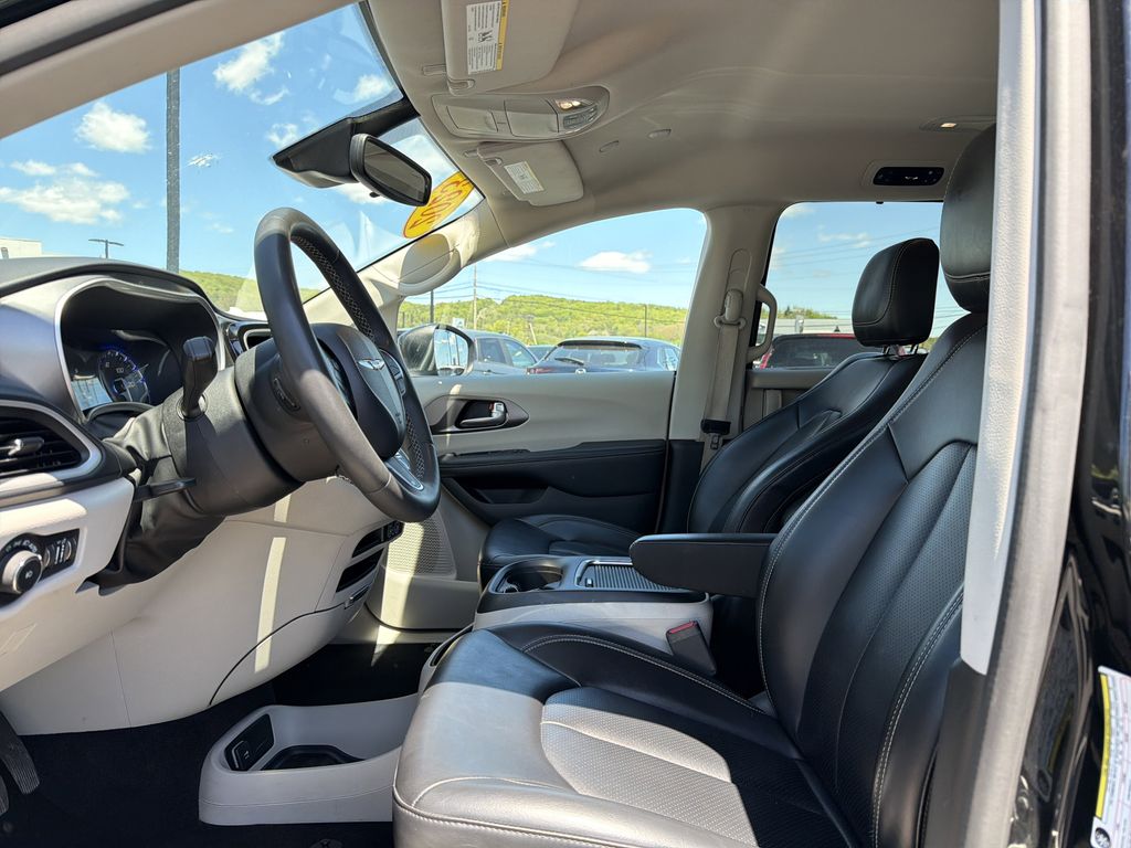 Used 2023 Chrysler Pacifica - photo 16