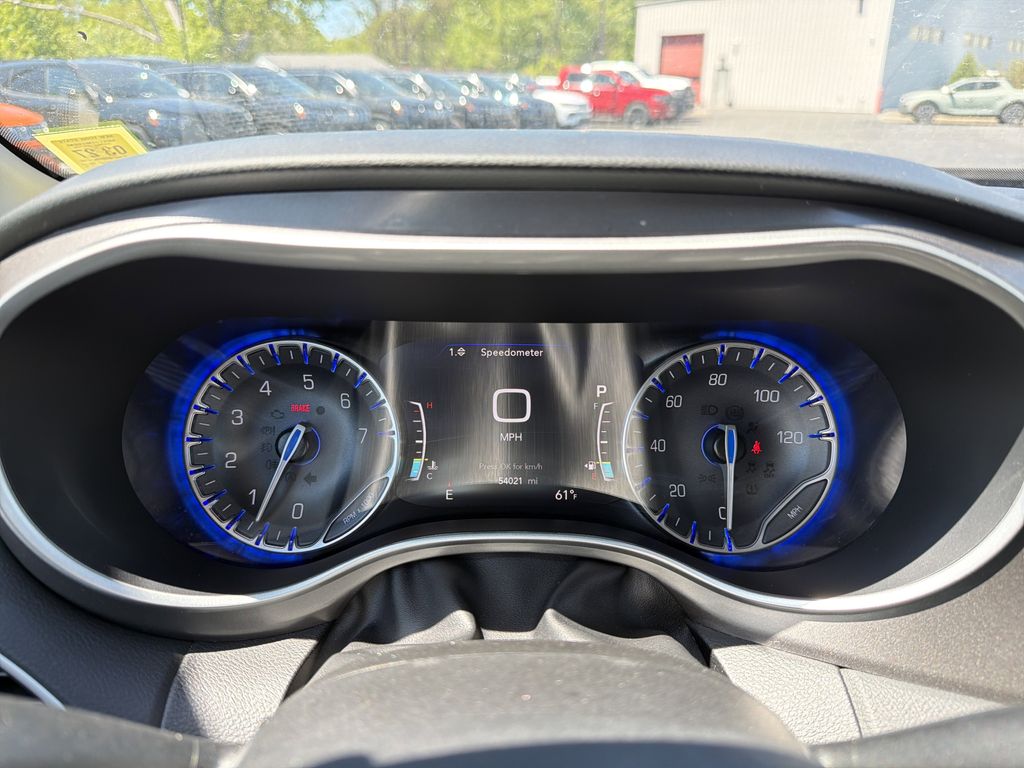 Used 2023 Chrysler Pacifica - photo 18