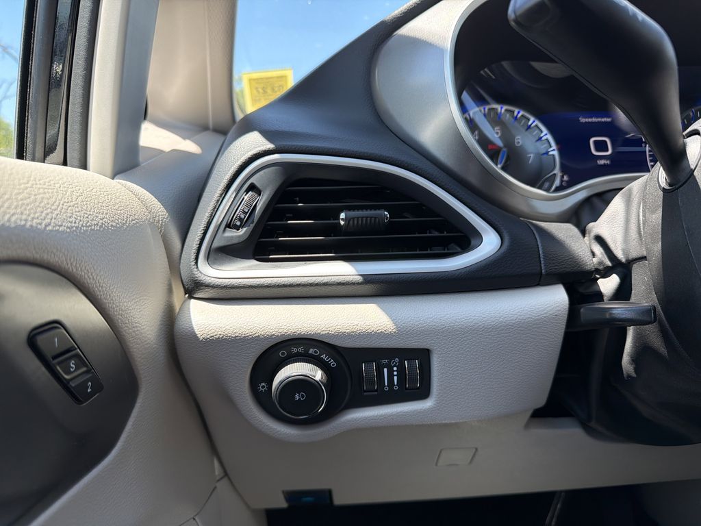 Used 2023 Chrysler Pacifica - photo 24