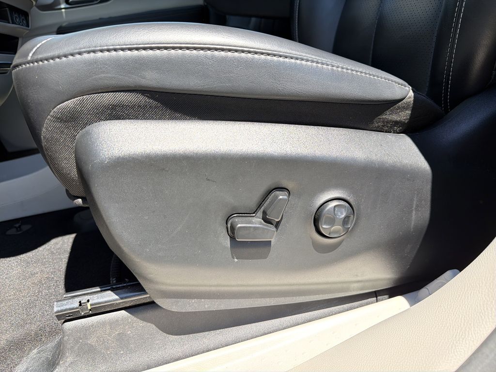 Used 2023 Chrysler Pacifica - photo 25