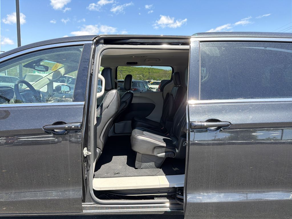 Used 2023 Chrysler Pacifica - photo 27