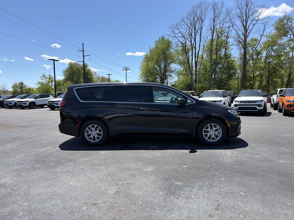Used 2023 Chrysler Pacifica - photo 6