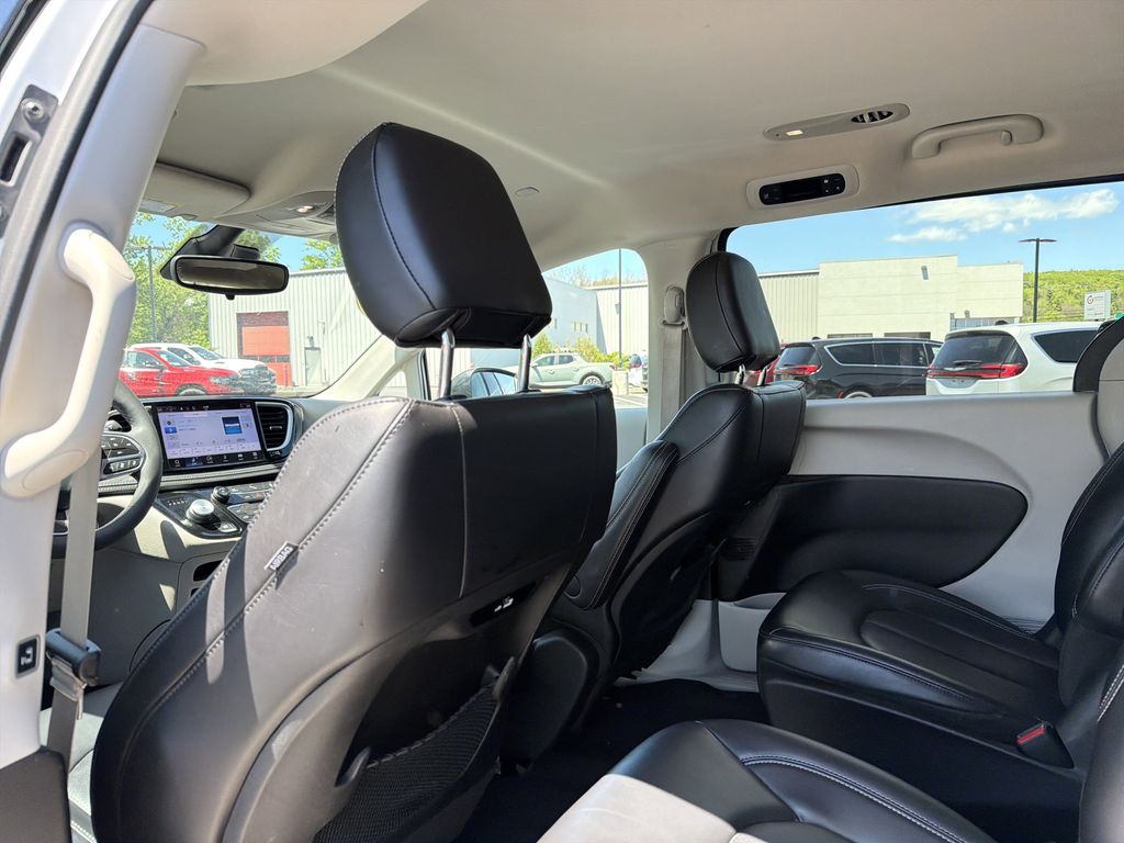 Used 2023 Chrysler Pacifica - photo 12