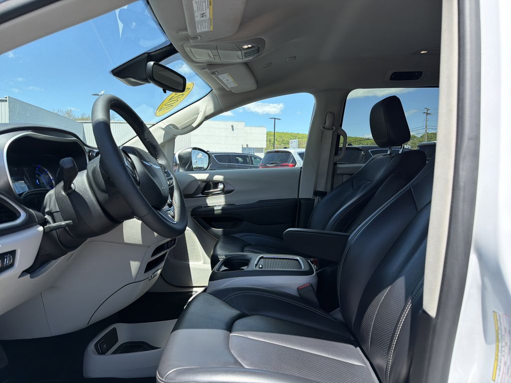 Used 2023 Chrysler Pacifica - photo 14