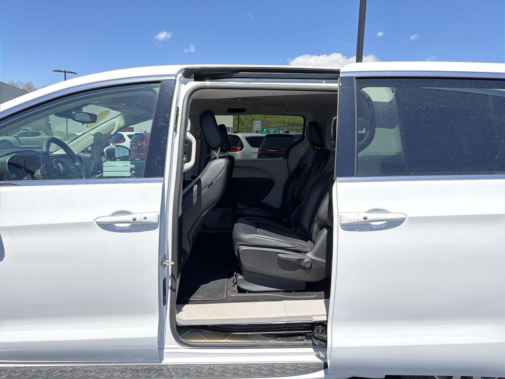 Used 2023 Chrysler Pacifica - photo 29