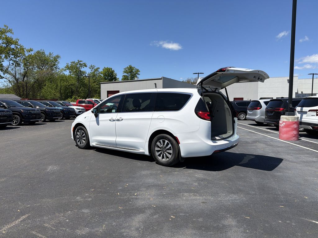 Used 2023 Chrysler Pacifica - photo 32