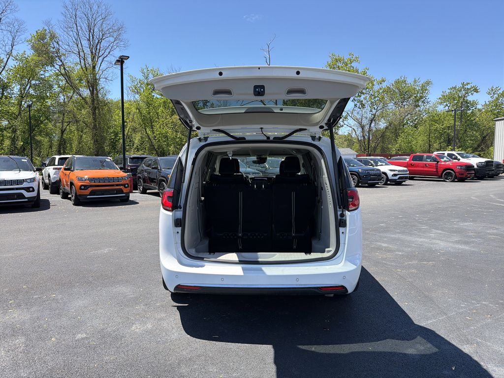 Used 2023 Chrysler Pacifica - photo 33