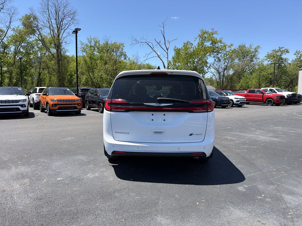 Used 2023 Chrysler Pacifica - photo 8