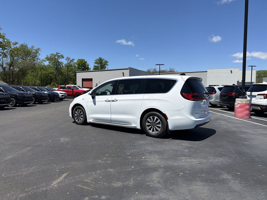 Used 2023 Chrysler Pacifica - photo 9