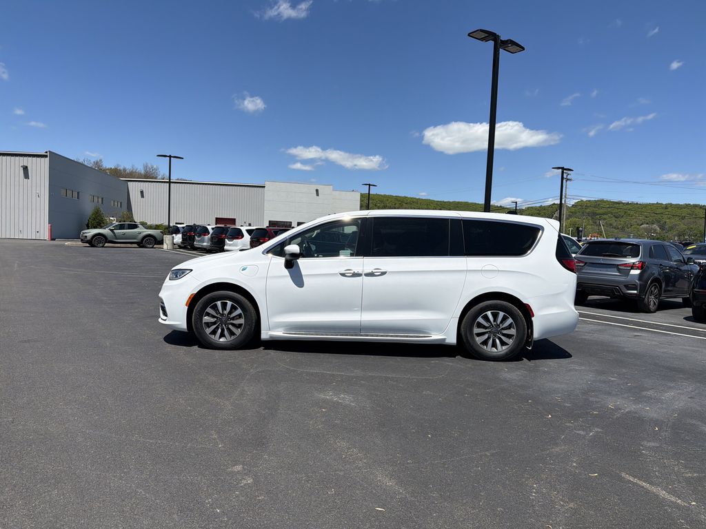 Used 2023 Chrysler Pacifica - photo 10