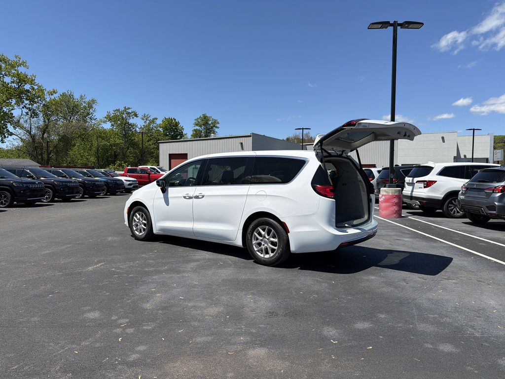 Used 2024 Chrysler Pacifica - photo 18