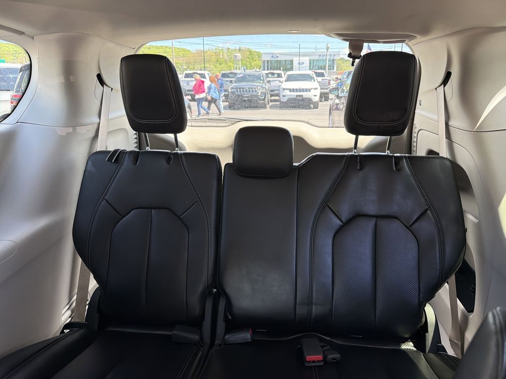 Used 2023 Chrysler Pacifica - photo 31
